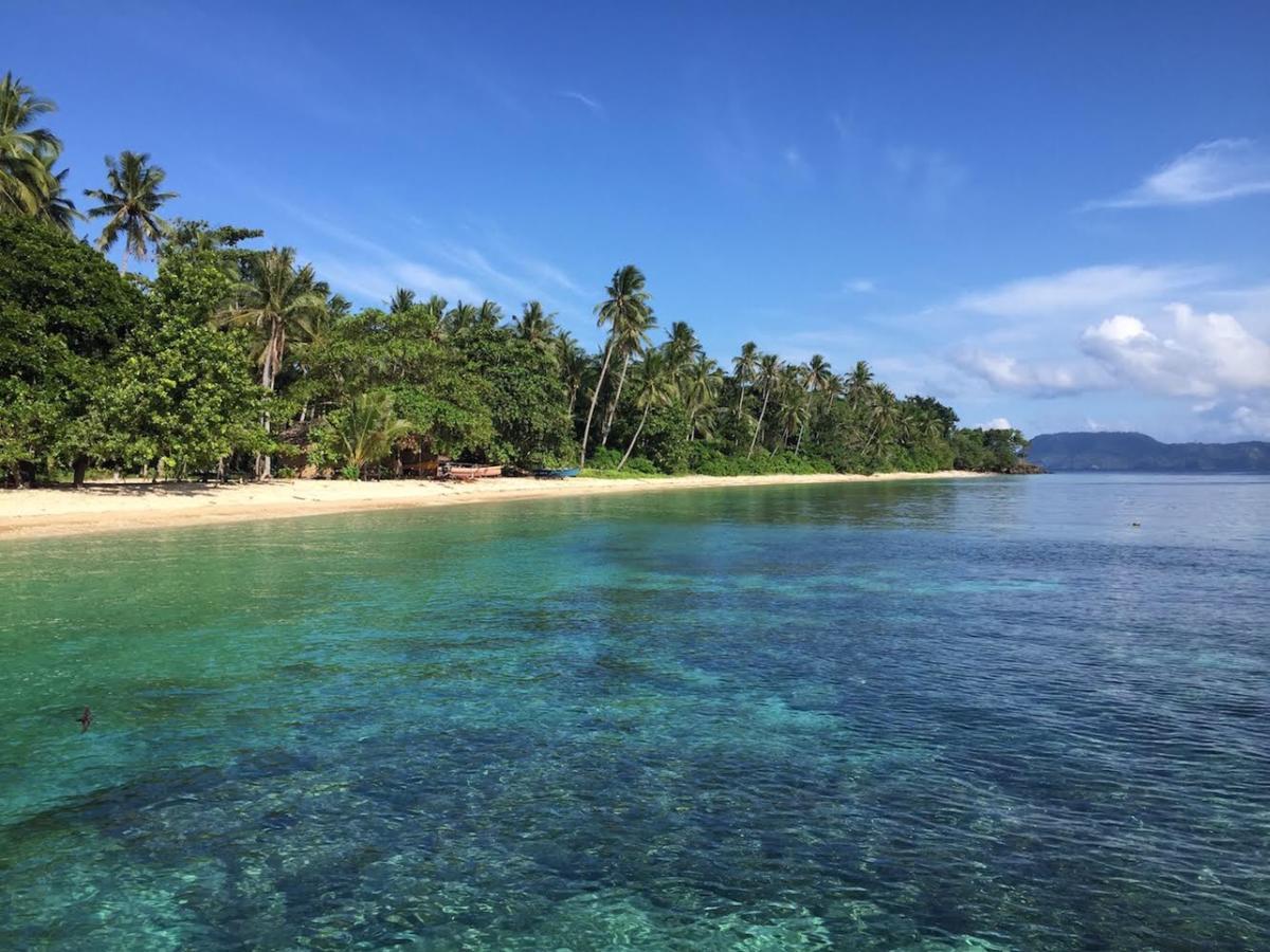 Coral Eye Boutique Resort And Marine Outpost Likupang Exterior photo